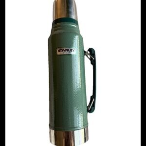 Stanley Classic Green Vacuum 1.1 quart/liter Never been used Thermos